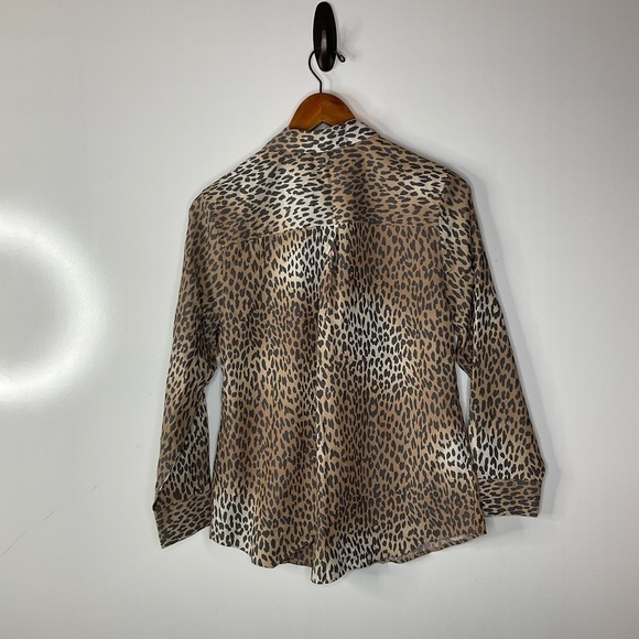 Chico’s Leopard Print Button Down Blouse Size Medium - Picture 2 of 6